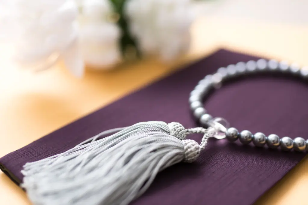 一周忌のお布施｜金額相場、封筒・袋、表書きを分かりやすく解説します